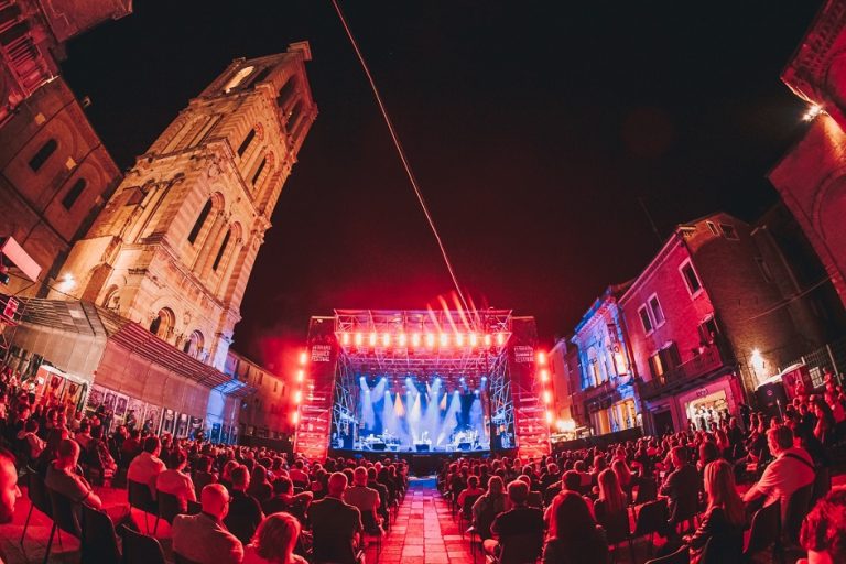 Comici, cantanti e musical nel calendario del Ferrara Summer Festival